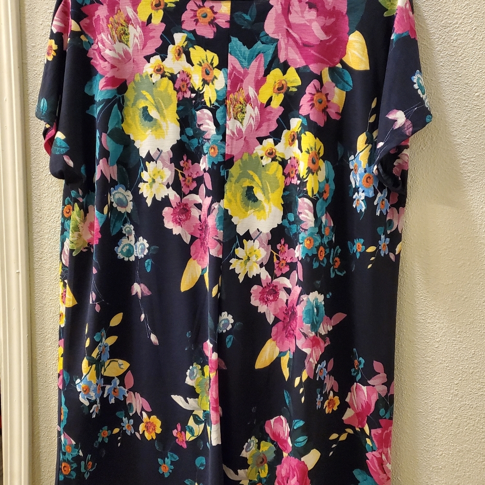 Floral Top - Picture 2 of 2